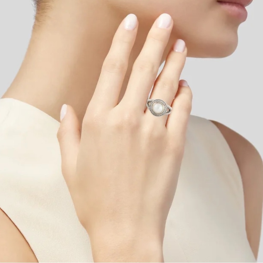 David Yurman Elegant Silver Ring with pearl and diamonds. Size 5.
